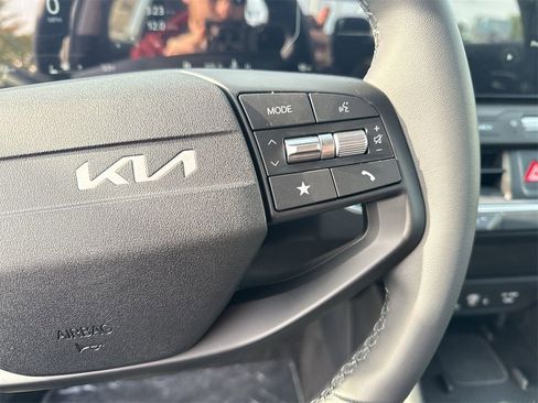 New 2025 Kia K4 EX image 17