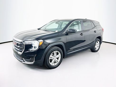 Used 2024 GMC Terrain SLE image 3