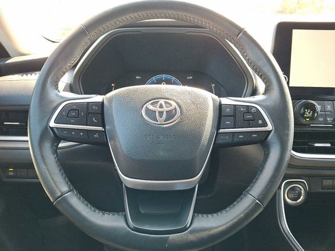 Used 2025 Toyota Grand Highlander AWD image 18