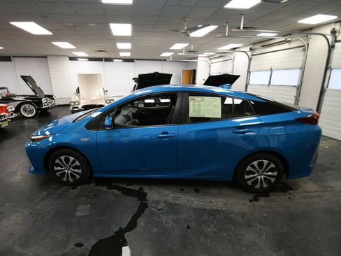 Certified 2022 Toyota Prius Prime XLE image 4