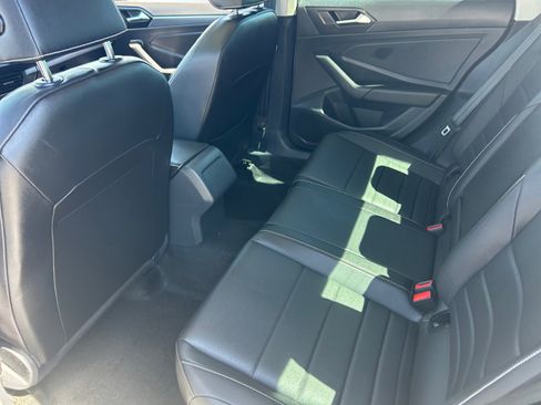 Used 2023 Volkswagen Jetta SE w/ Panoramic Sunroof Package FWD image 17