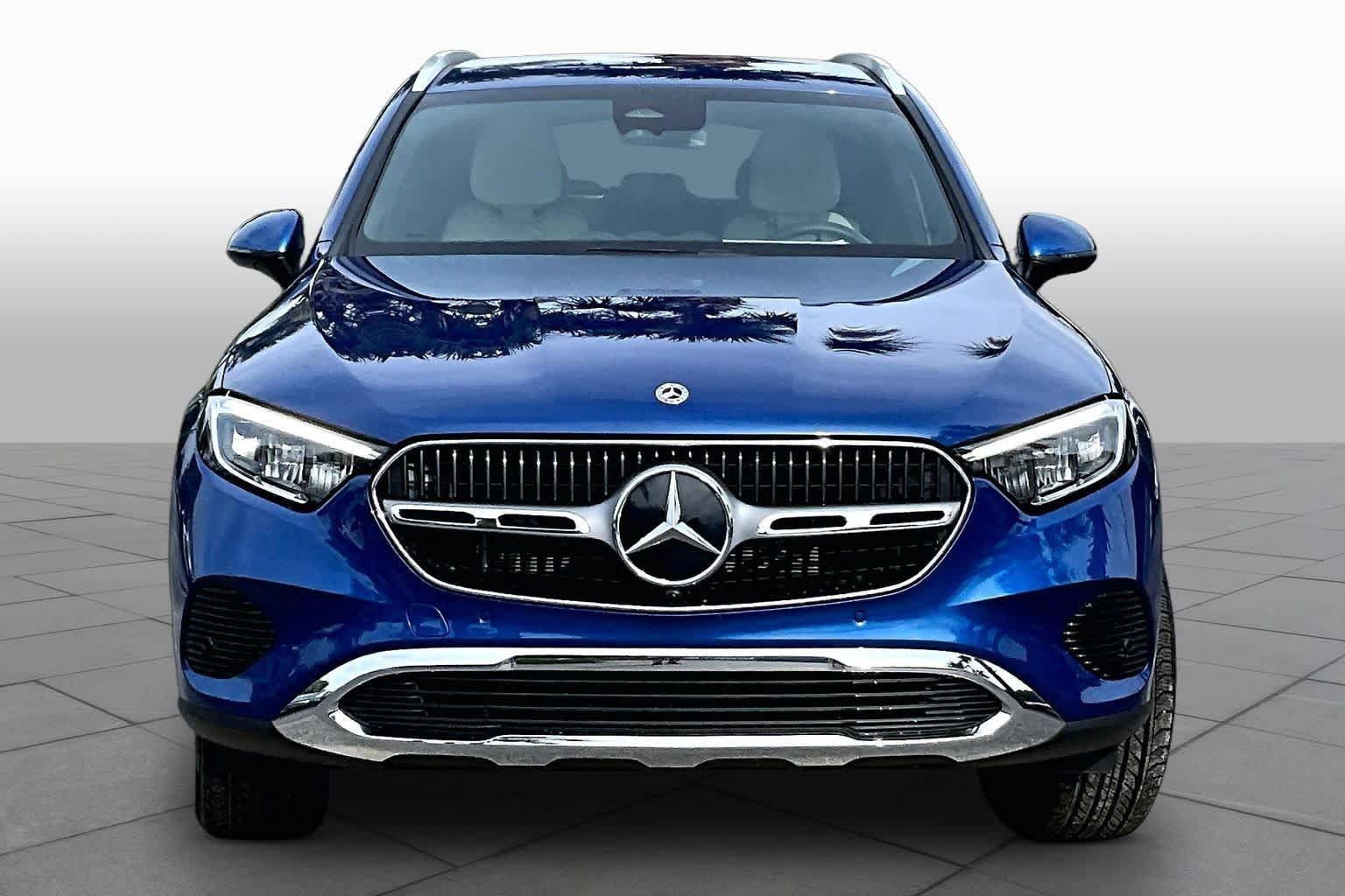 Certified 2025 Mercedes-Benz GLC 300 4MATIC image 4