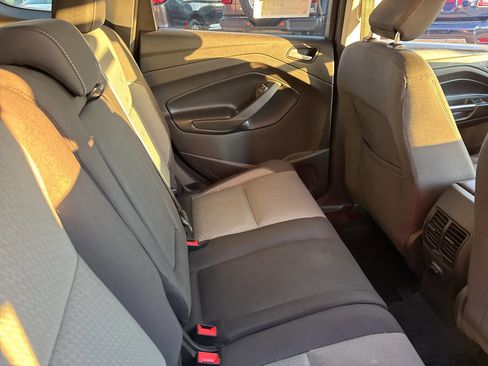 Used 2019 Ford Escape SE image 17