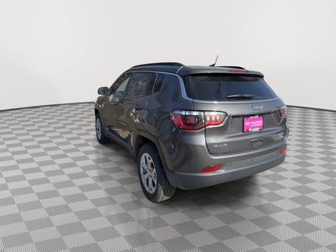 Used 2024 Jeep Compass Latitude AWD/4WD image 6