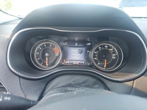 Used 2020 Jeep Cherokee Limited w/ Luxury Group AWD/4WD image 2
