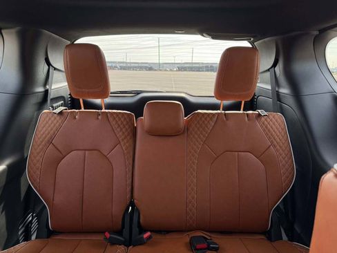 New 2026 Chrysler Pacifica Pinnacle image 32