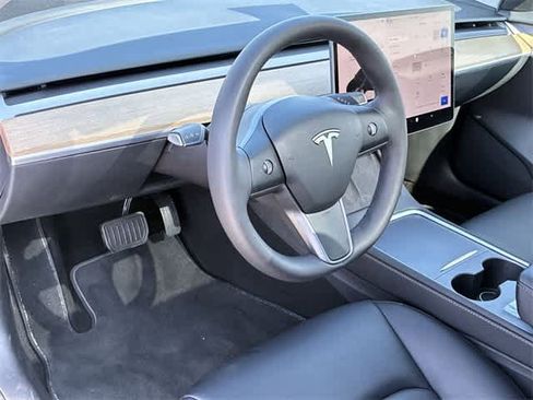 Used 2023 Tesla Model 3 Standard Range image 2