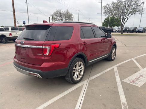 Used 2017 Ford Explorer XLT w/ Equipment Group 202A image 4