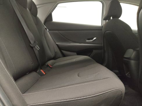 Used 2025 Hyundai Elantra SE FWD image 19