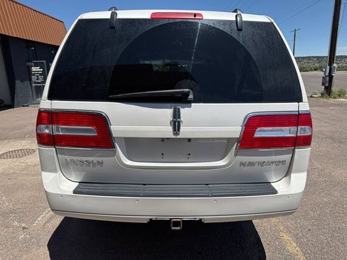 Used 2012 Lincoln Navigator L 4WD image 4