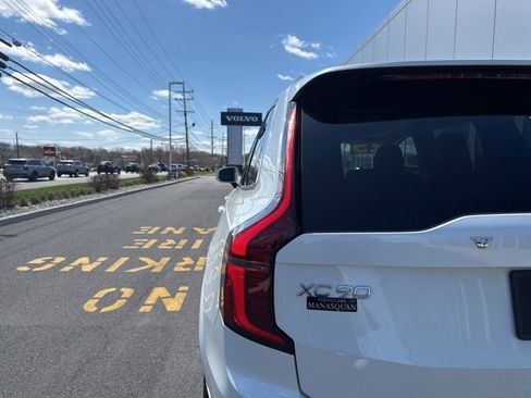 Used 2025 Volvo XC90 B6 Plus image 10