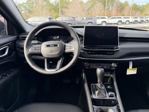 New 2026 Jeep Compass Latitude image 18