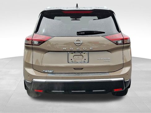 Used 2024 Nissan Rogue Platinum image 5