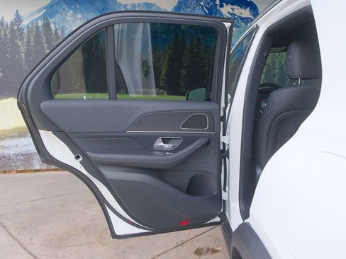 Used 2025 Mercedes-Benz GLE 450e 4MATIC image 41