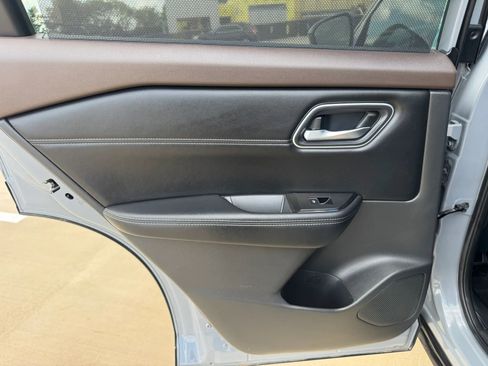 Used 2021 Nissan Rogue SL FWD image 33