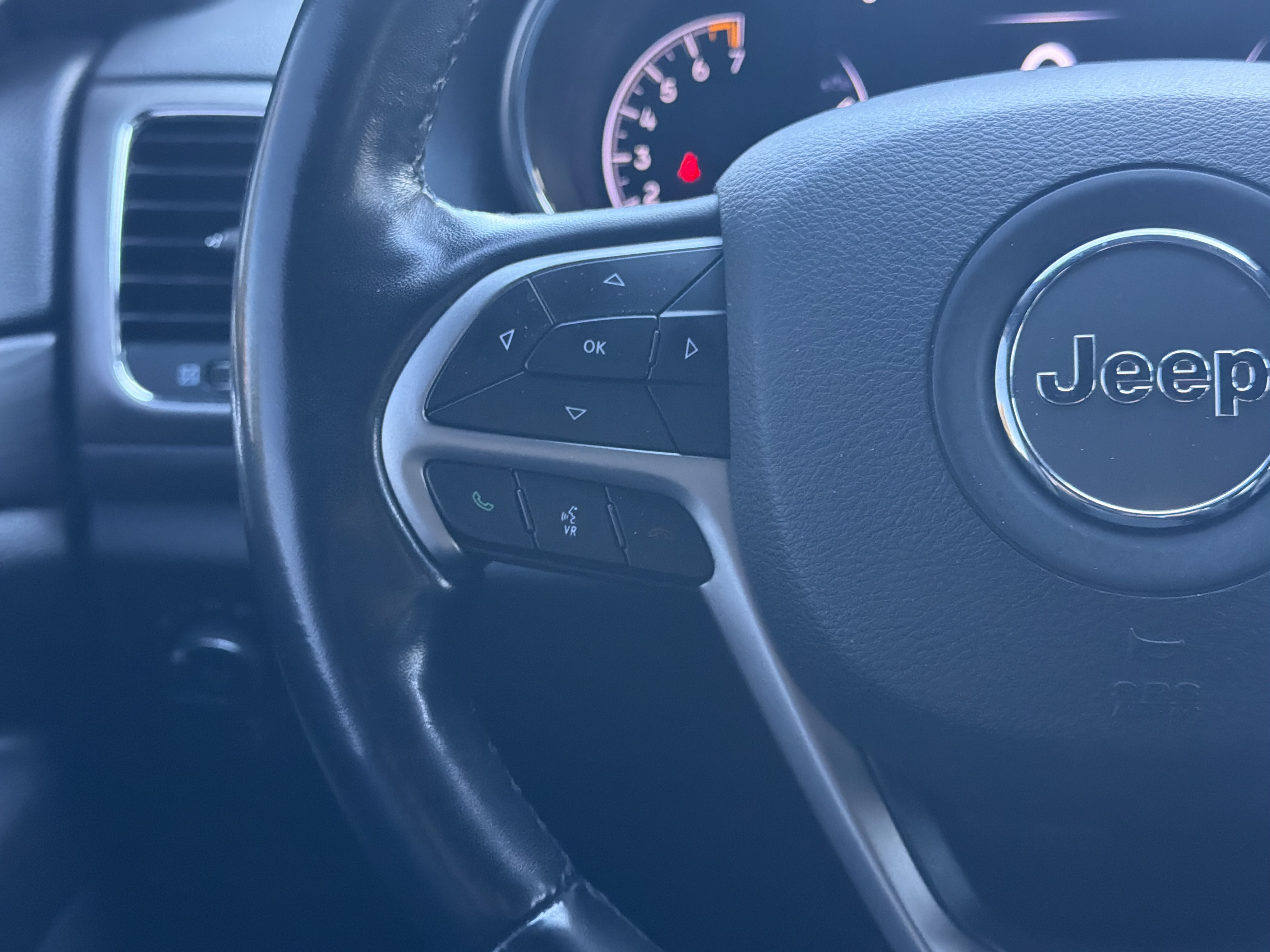 Used 2020 Jeep Grand Cherokee Altitude AWD/4WD image 18