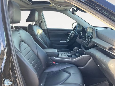Used 2022 Toyota Highlander XLE image 17