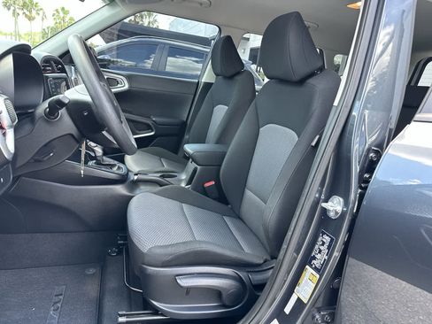 Used 2024 Kia Soul LX w/ Option Group 015 FWD image 3