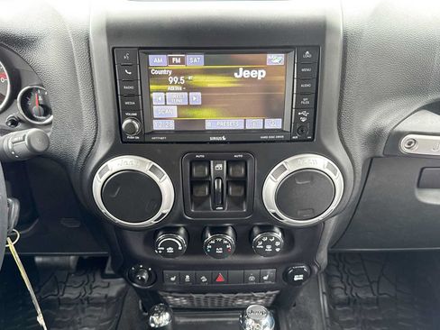 Used 2014 Jeep Wrangler Unlimited Rubicon AWD/4WD image 26