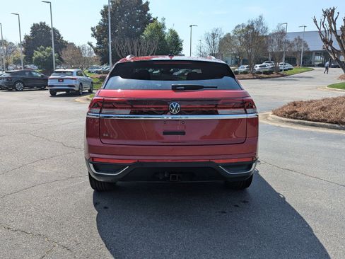 Used 2024 Volkswagen Atlas Cross Sport SE w/ Panoramic Sunroof Package image 6
