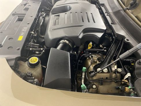 Used 2021 Land Rover Defender 110 SE image 34