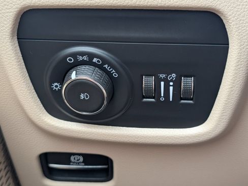 Used 2024 Jeep Grand Cherokee Limited AWD/4WD image 37