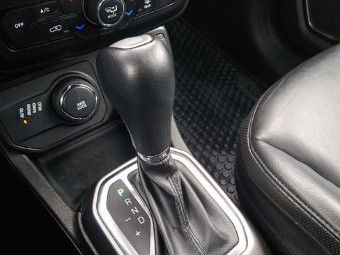 Used 2022 Jeep Renegade Limited image 30