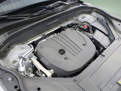 Certified 2025 Volvo XC90 B5 Plus image 25