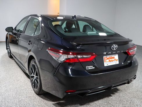 Used 2024 Toyota Camry SE image 9