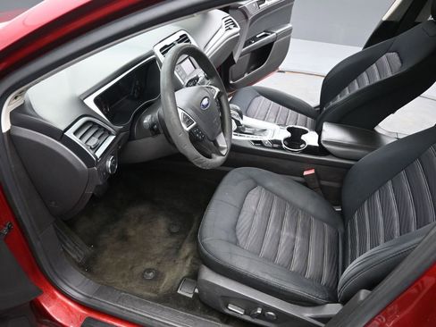 Used 2016 Ford Fusion SE image 9