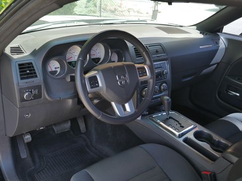 Used 2013 Dodge Challenger SXT RWD image 4
