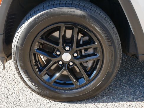 Used 2023 Jeep Grand Cherokee L Laredo w/ Luxury Tech Group I image 15