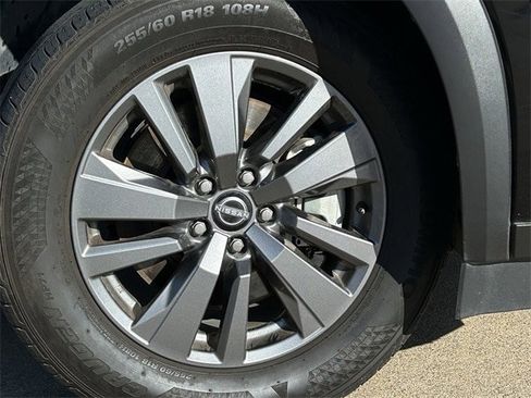 Used 2024 Nissan Pathfinder S image 10