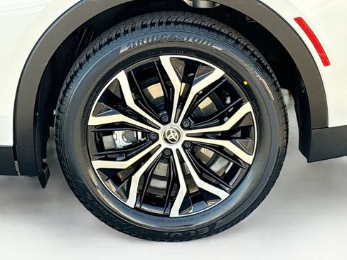 Used 2024 Toyota Crown w/ Carpet Mat Package (TMS) AWD/4WD image 30