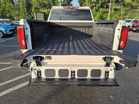 Used 2023 GMC Sierra 3500 Denali w/ Technology Package AWD/4WD image 21