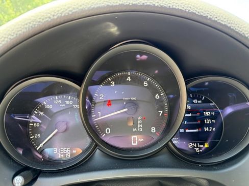 Used 2023 Porsche Macan AWD/4WD image 16