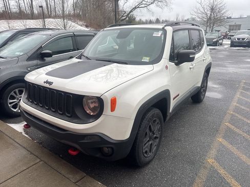 Used 2018 Jeep Renegade Trailhawk image 3