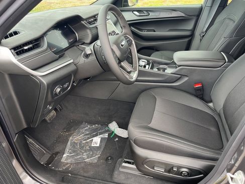 New 2025 Jeep Grand Cherokee 4WD image 19