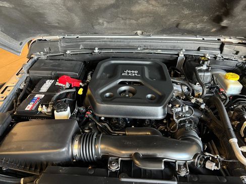 Used 2018 Jeep Wrangler Rubicon AWD/4WD image 32