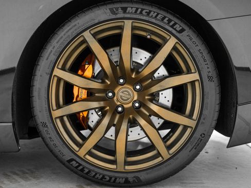 Used 2013 Nissan GT-R Premium image 11