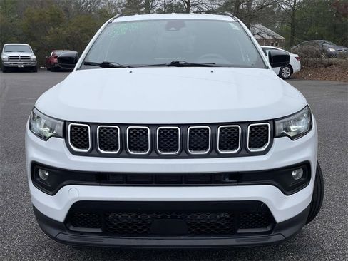 Used 2024 Jeep Compass Latitude image 8