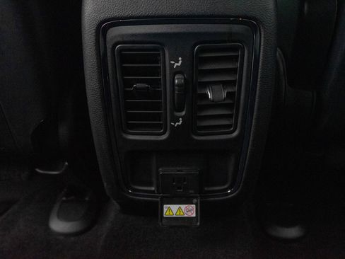 Used 2021 Jeep Grand Cherokee Laredo X AWD/4WD image 30