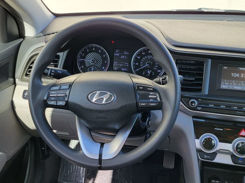 Used 2019 Hyundai Elantra SE image 23