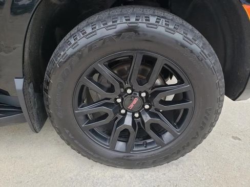 Used 2022 GMC Yukon XL AT4 AWD/4WD image 28