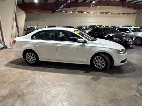 Used 2013 Volkswagen Jetta SE FWD image 4