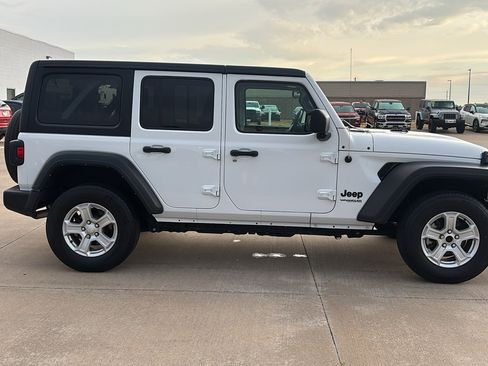 Used 2022 Jeep Wrangler Unlimited Sport image 10