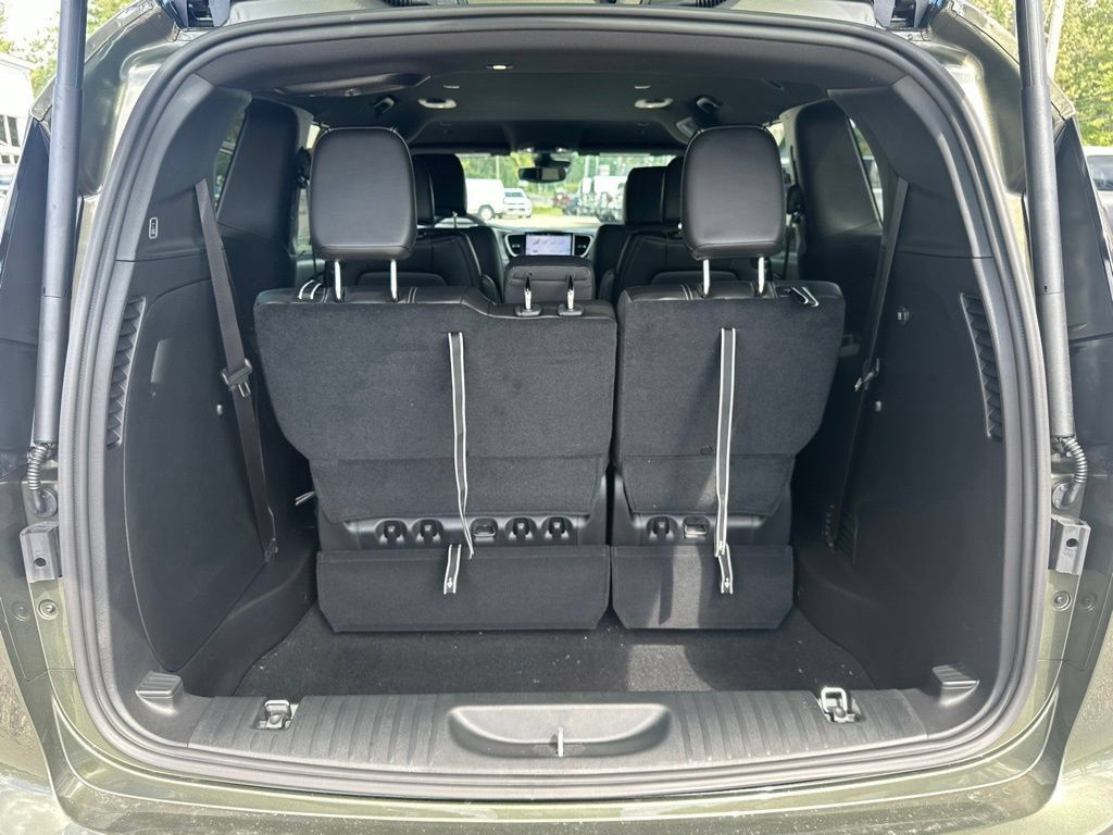 New 2027 Chrysler Pacifica Select AWD/4WD image 24
