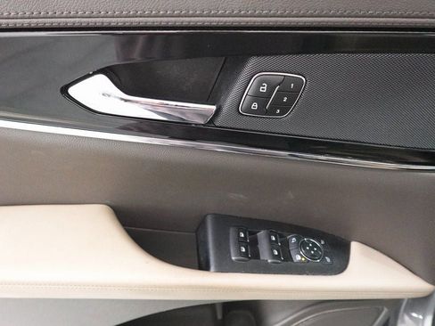 Used 2023 Lincoln Nautilus AWD w/ Premium Package image 9