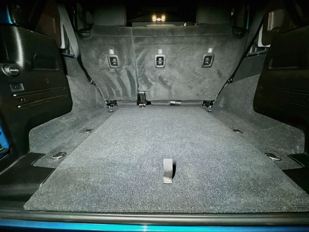 Used 2019 Jeep Wrangler Unlimited Sahara w/ LED Lighting Group AWD/4WD image 36