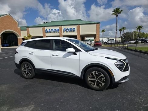 Used 2023 Kia Sportage EX image 2